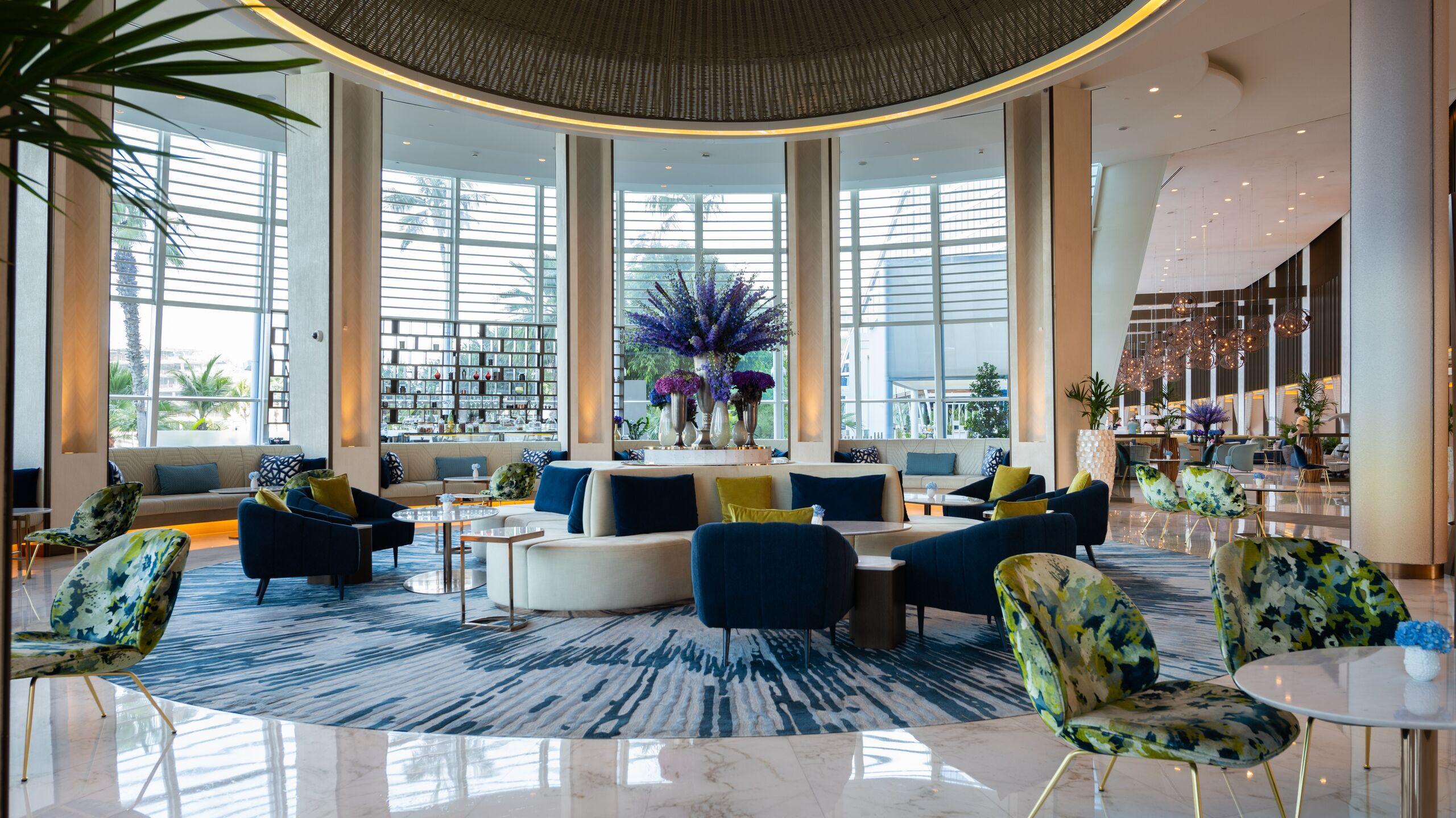 Jumeirah Beach Hotel Dubai Exterior foto The lobby of the hotel