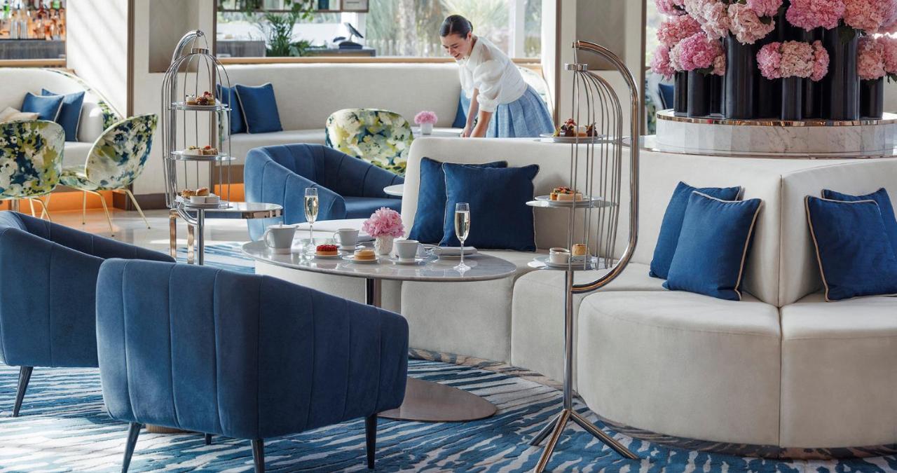 Jumeirah Beach Hotel Dubai Exterior foto The Lounge at the airport