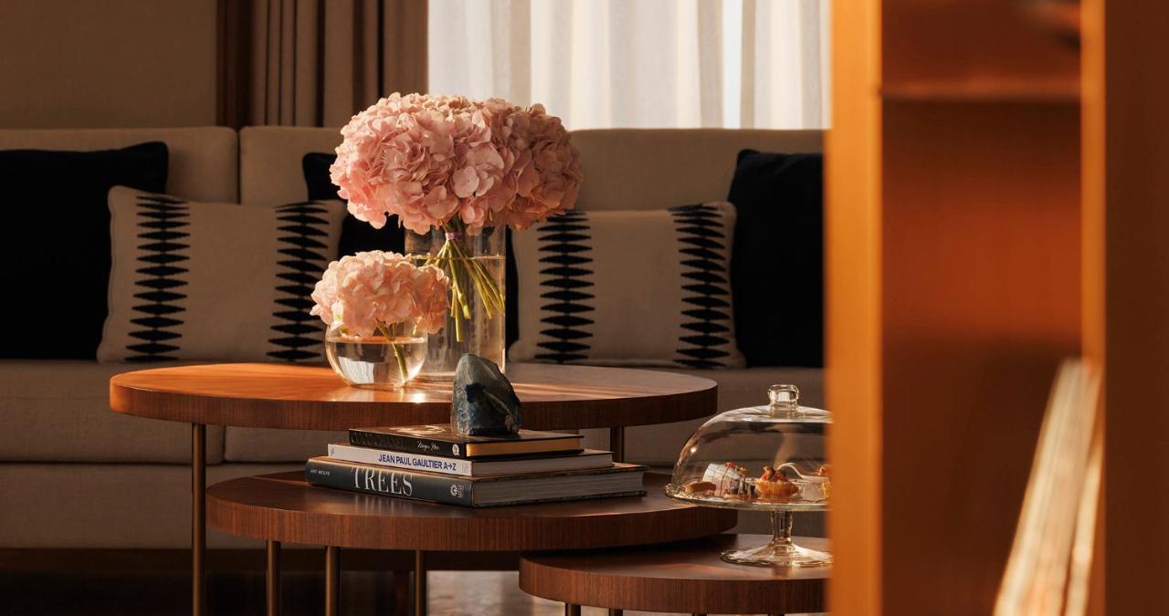 Jumeirah Beach Hotel Dubai Exterior foto A detail of the interior of a suite at The Hari