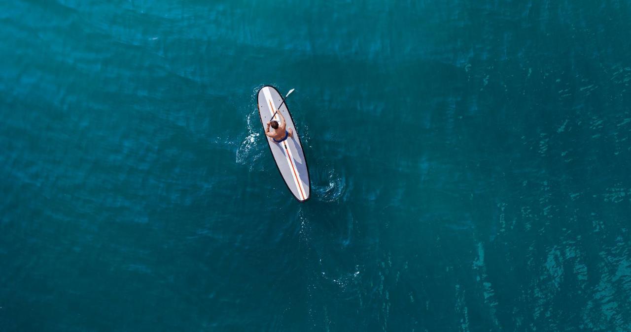 Jumeirah Beach Hotel Dubai Exterior foto Stand-up paddle boarder