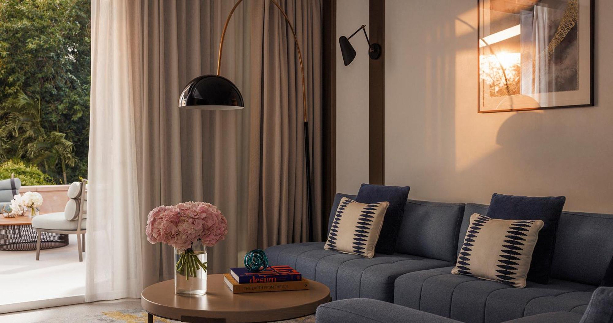 Jumeirah Beach Hotel Dubai Cameră foto A living room at The Standard East Village
