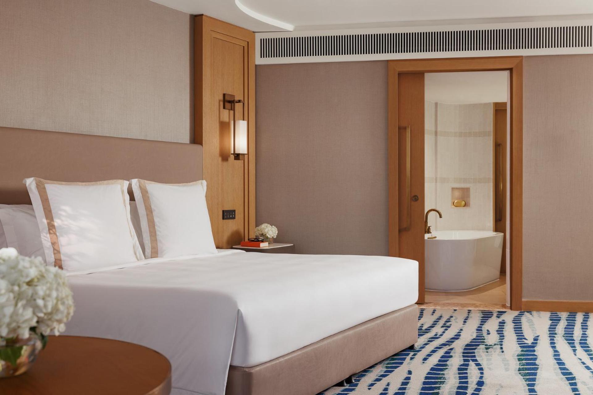 Jumeirah Beach Hotel Dubai Exterior foto A bedroom at the hotel