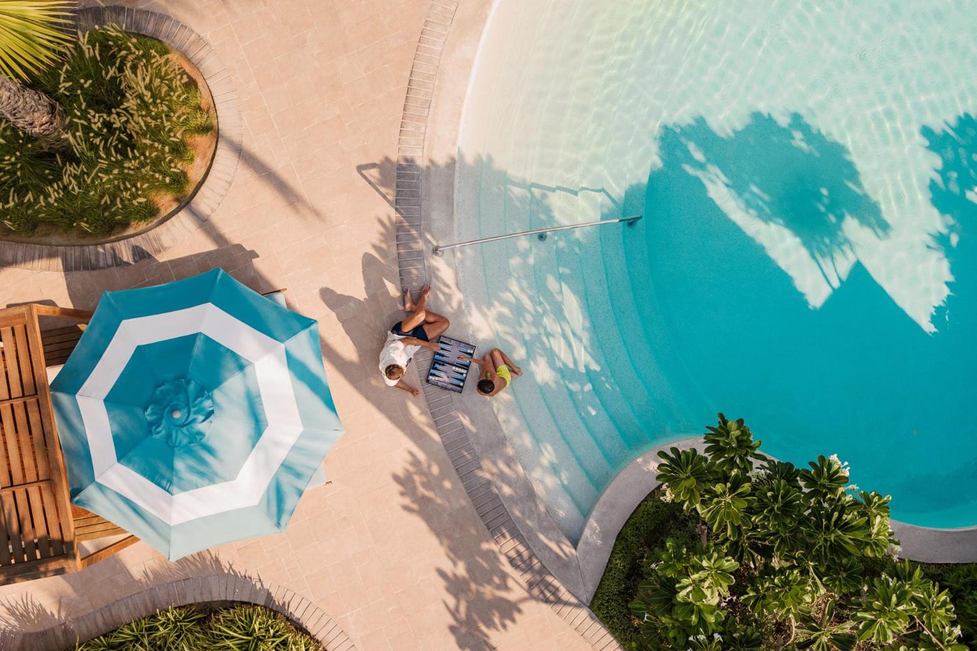 Jumeirah Beach Hotel Dubai Exterior foto Aerial view of the pool at the Hotel