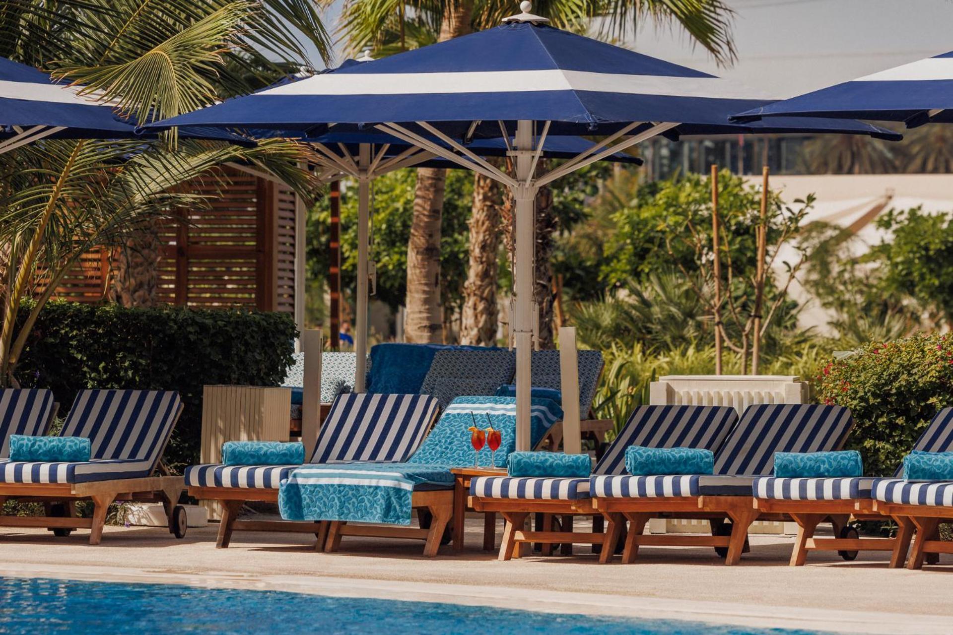 Jumeirah Beach Hotel Dubai Exterior foto The swimming pool at the hotel