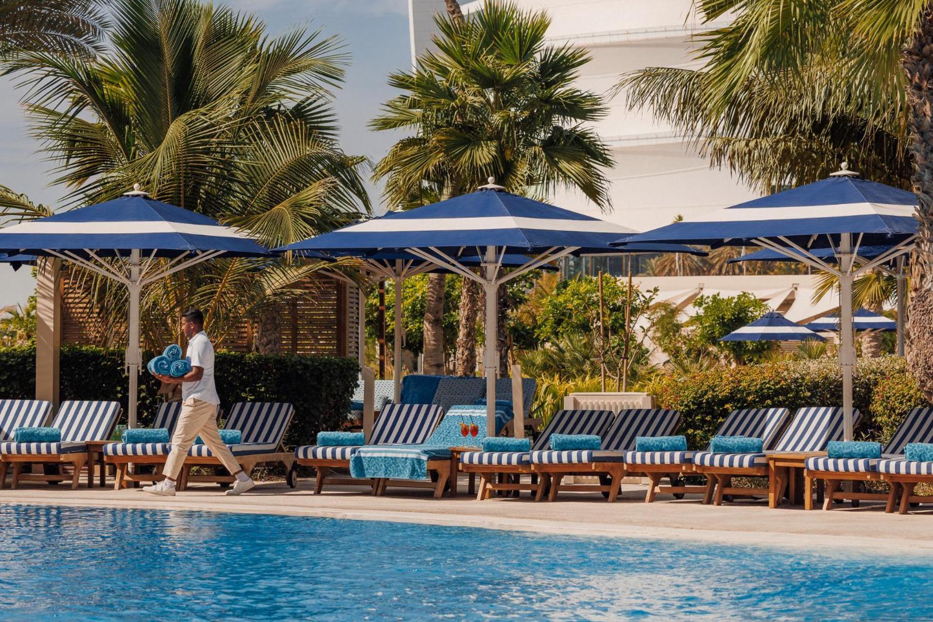 Jumeirah Beach Hotel Dubai Exterior foto The swimming pool at the Four Seasons Hotel, Jumeirah, Dubai